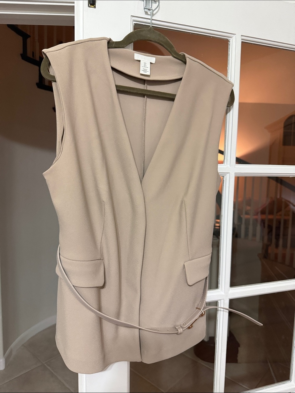H&M NEW Size Large Sleeveless Blazer Vest in Taupe w/Gold Trim Belt